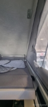 furgoneta camper pequeña con baño completo